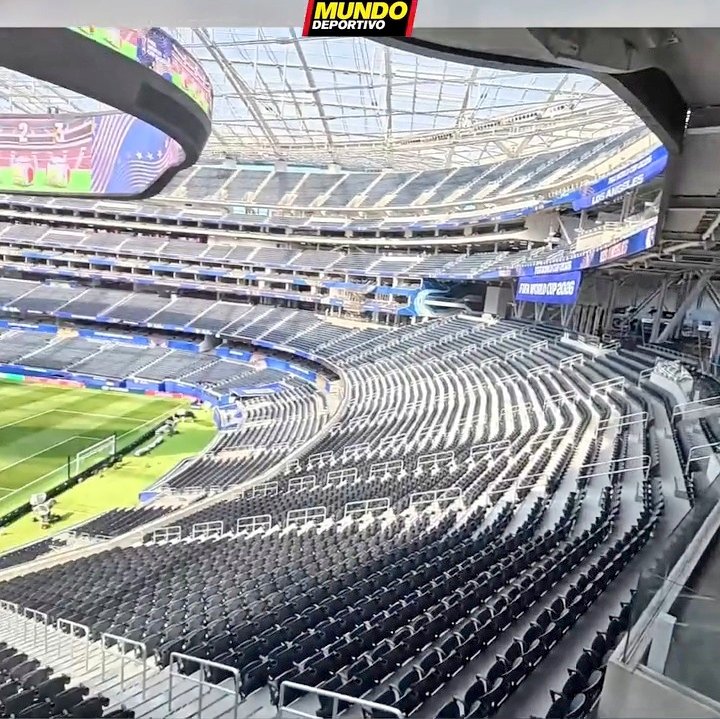 _andrelucasof's tweet photo. Stadium Los Angeles 😍

#España #CopaMundialFIFA 

#ESPxBEL #FIFAWorldCup https://t.co/j8dxiuLIfr