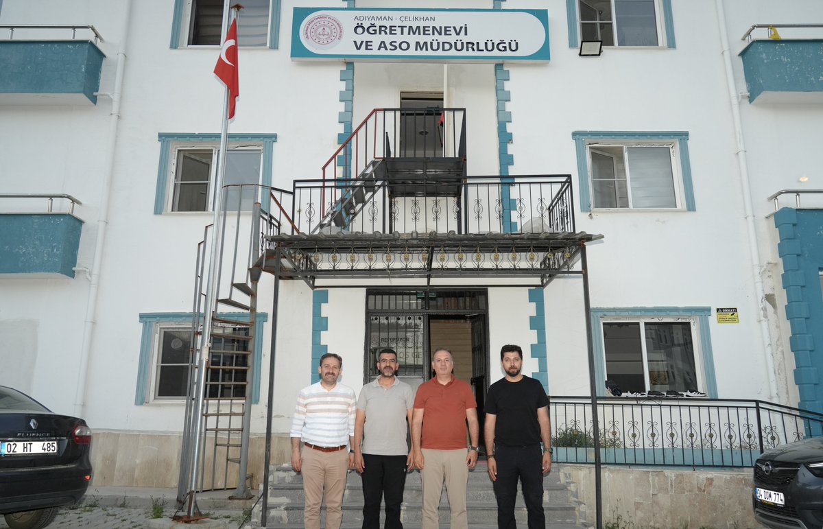 adiyamanmem's tweet photo. 📍Çelikhan Öğretmenevi

İl Millî Eğitim Müdürümüz Sayın Ali Tosun, Çelikhan Öğretmenevini ziyaret ederek sunulan hizmetler ile yürütülen çalışmalar hakkında İlçe Millî Eğitim Müdürü Halil İbrahim Kılıç ve Çelikhan Öğretmenevi ve Akşam Sanat Okulu Müdürü Mustafa Yücel’den bilgi aldı.

Ziyarette, öğretmenevinin hizmet kalitesinin artırılmasına yönelik yürütülen çalışmalar ile misafirlere sunulan imkânlar değerlendirildi. İl Millî Eğitim Müdürümüz Sayın Ali Tosun, kamu hizmetlerinde kalite ve memnuniyetin önemine vurgu yaparak yürütülen çalışmalarda emeği geçenlere teşekkür etti ve görevlerinde kolaylıklar diledi.

@tcmeb 
@adiyamangovtr 
@ali_tosun77