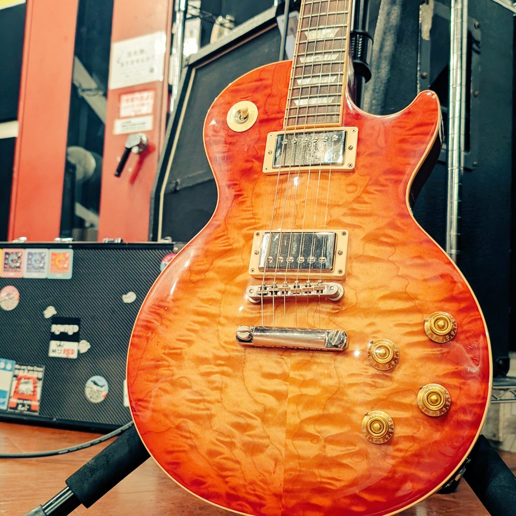 ayumu_RAWRED's tweet photo. 今日は深夜のコジレン🎸
そいえば昨日今日と連続でセミの鳴き声聞いたよ、夏ですねぇ～🌻 https://t.co/MUdDPtKDlB