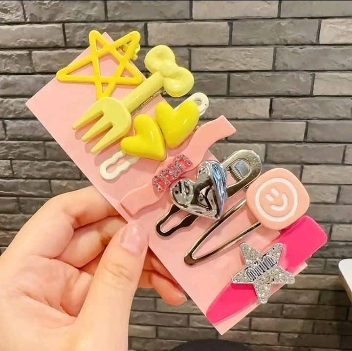 adoreviest's tweet photo. Coba kalian pake aksesoris ini deh buat styling, bikin penampilan rambut jadi cantik &amp; maniss, gemess bagett, buat hiasin rambut cantik kalian ✨️💥😍🫵

chekout disini sayaaangg 👇 https://t.co/9kByoQnK8l
#freelance #belanja #beli #beranda #checkout https://t.co/unQ83Qfe3W