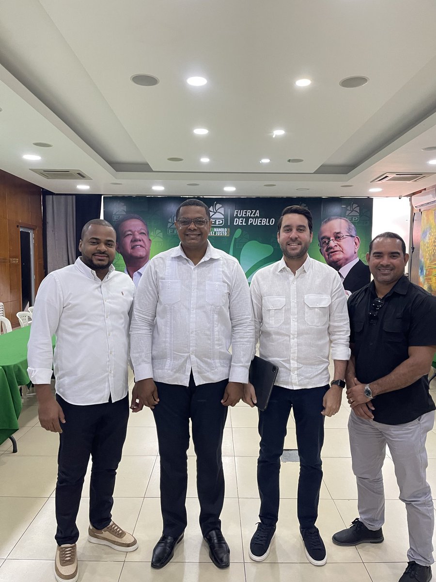 ManuelGarciaReg's tweet photo. Regidores del Distrito Nacional presentes en la Reunión de la Dirección Ejecutiva del Distrito Nacional de la Fuerza del Pueblo.

Seguimos trabajando con unidad, compromiso y visión de futuro. #FuerzaDelPueblo #DistritoNacional #SeguimosTrabajando #RumboAl2028 https://t.co/ETXGXrIAQK