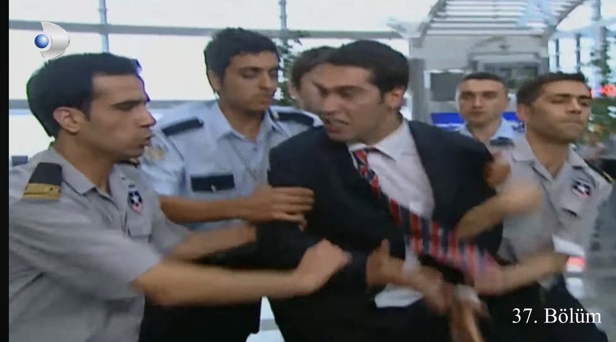 0oguzayhan's tweet photo. Kardeşim o benim ya...
Bu sahneyi kazma Şevket ile çekmediğiniz için teşekkürler https://t.co/QKLB8BYtyn