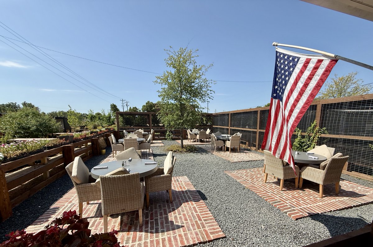 whatwherewhocom's tweet photo. Little Joe's Farmstead in Argyle, TX is one of those places that stops you mid-bite.
Great food, beautiful setting, and every meal supports pediatric cancer families.
The Oxbow Sourdough Burger and garlic fries alone are worth the drive. 🍔
Full review → https://t.co/3UM5QY3Q3d https://t.co/YlqR6KdbKv