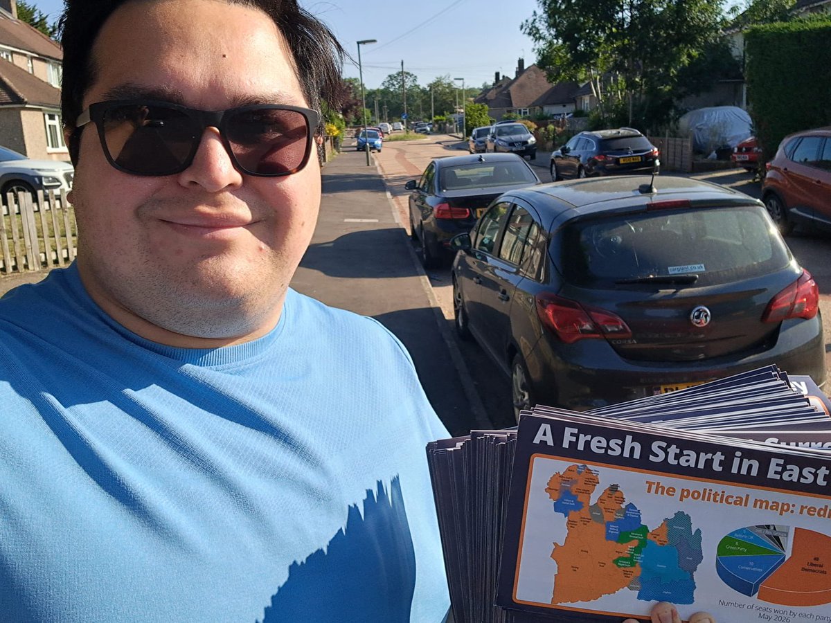 ReigateLibDems's tweet photo. 🚨By-Election News🚨
Our team of volunteers have been busy this week braving the heat to deliver leaflets across Hooley, Merstham & Netherne ahead of next month’s byelection on August 6th for our great local candidate Tina Cohen
#Merstham #Hooley #Netherne #VoteLibDem https://t.co/hmCs2Olbux