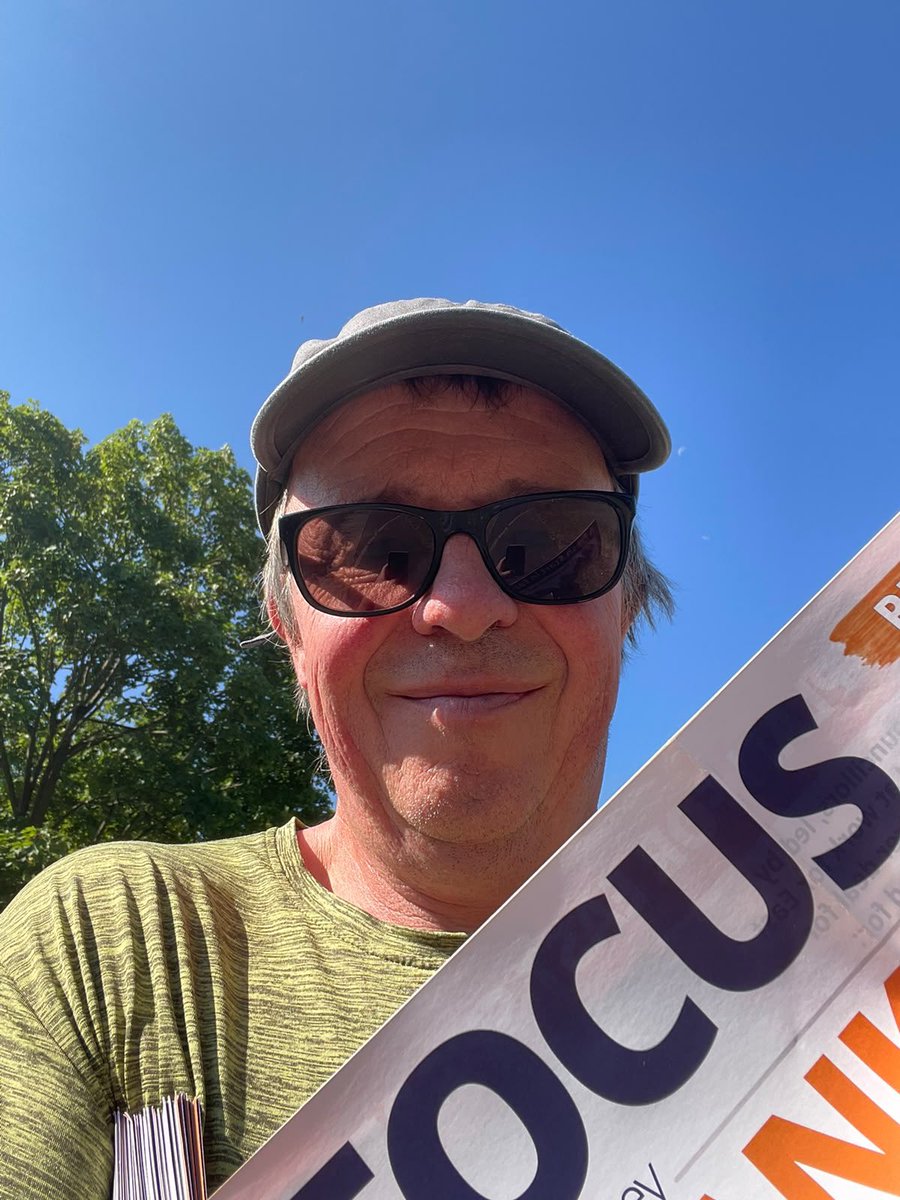 ReigateLibDems's tweet photo. 🚨By-Election News🚨
Our team of volunteers have been busy this week braving the heat to deliver leaflets across Hooley, Merstham & Netherne ahead of next month’s byelection on August 6th for our great local candidate Tina Cohen
#Merstham #Hooley #Netherne #VoteLibDem https://t.co/hmCs2Olbux