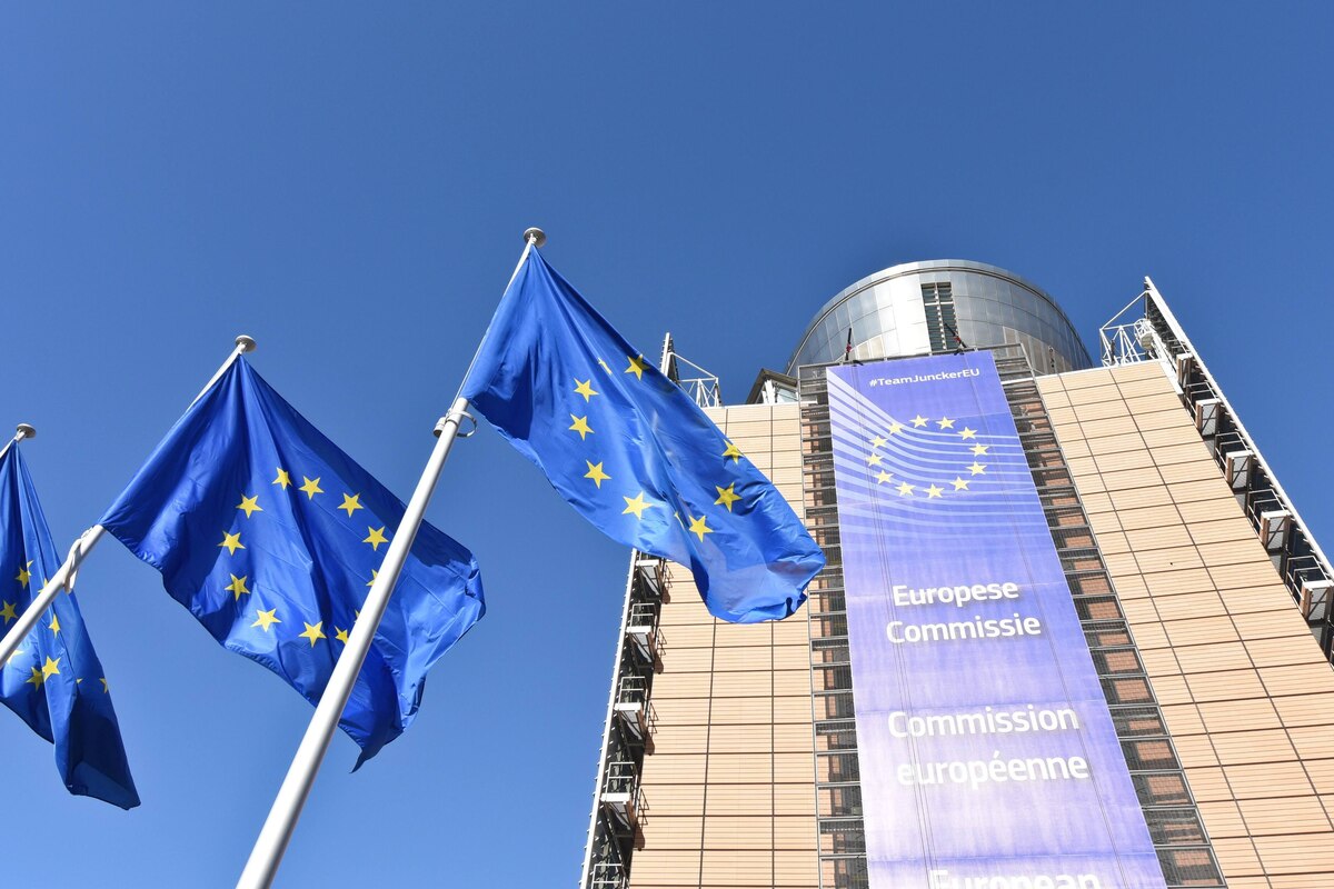 Africaguinee's tweet photo. 🚨Visas Schengen : L’Union européenne impose des restrictions aux ressortissants guinéens👇🏼

L’Union européenne serre la vis. 

https://t.co/vrD724GJ2H https://t.co/XyEE1FTlYW