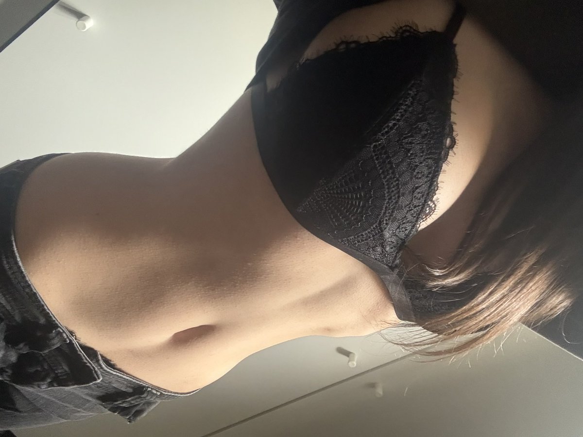 waist tweet media