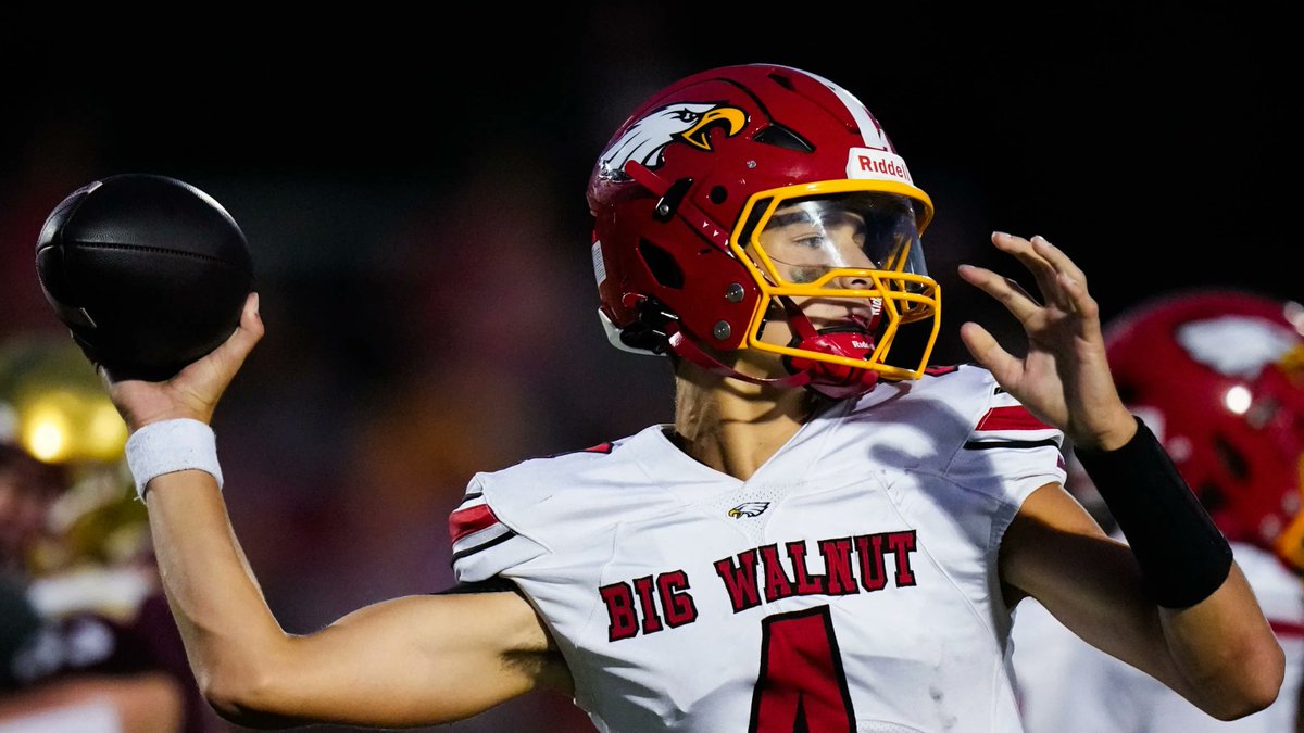 AllenTrieu's tweet photo. Ohio has a strong crop of 2027 prep quarterbacks.

Two Big Ten commits, several really good MAC commits (including one who could be a breakout star this fall).

And several more with D2 and D3 offers.

https://t.co/uZjir7NjGI https://t.co/jlXulmToUC