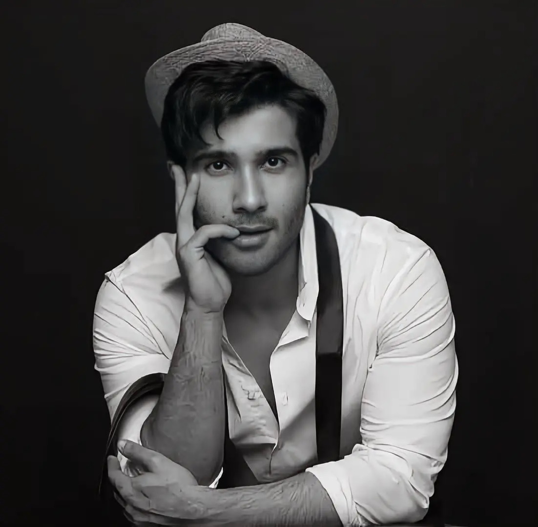ferozefkfan's tweet photo. Our Cutiepie will turn 36!
#FerozeKhan
#HBDFerozeKhan https://t.co/KLLo0LRDxe