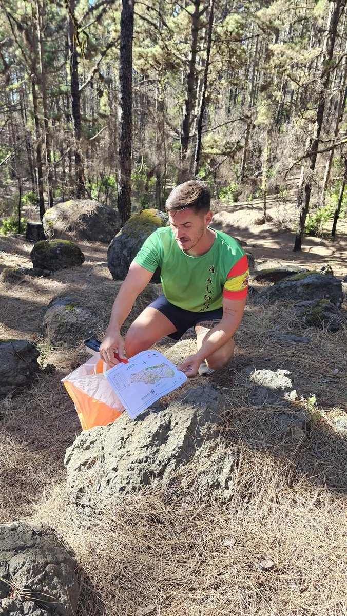 FUTER_ET's tweet photo. El personal del GALOG I/81 de la #AALOG81 de #BRILOG realiza una prueba topográfica dentro de su programa de instrucción y adiestramiento, consolidando los conocimientos y destrezas necesarios para el cumplimiento de sus misiones.
PRIMERA EN SERVIR
#SomostuEjército https://t.co/Yg90Ju5Pur