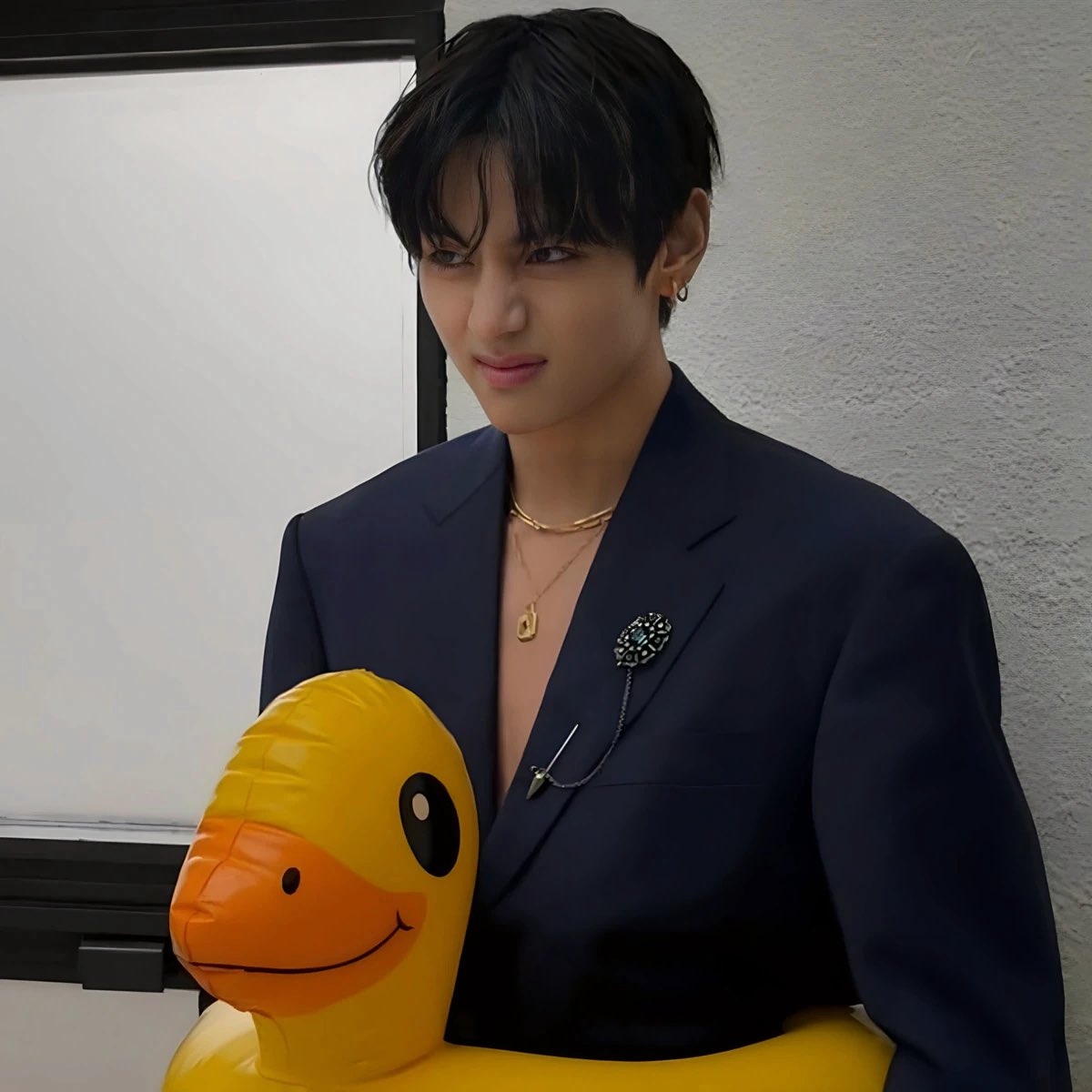 Gozilla_Yeontan's tweet photo. ลูกชั้นโดดน้ำป๋อมแป๋มมาก ห่วงยางเป็ดของหนูไปไหนคะลูก https://t.co/zh9rhBCuKR