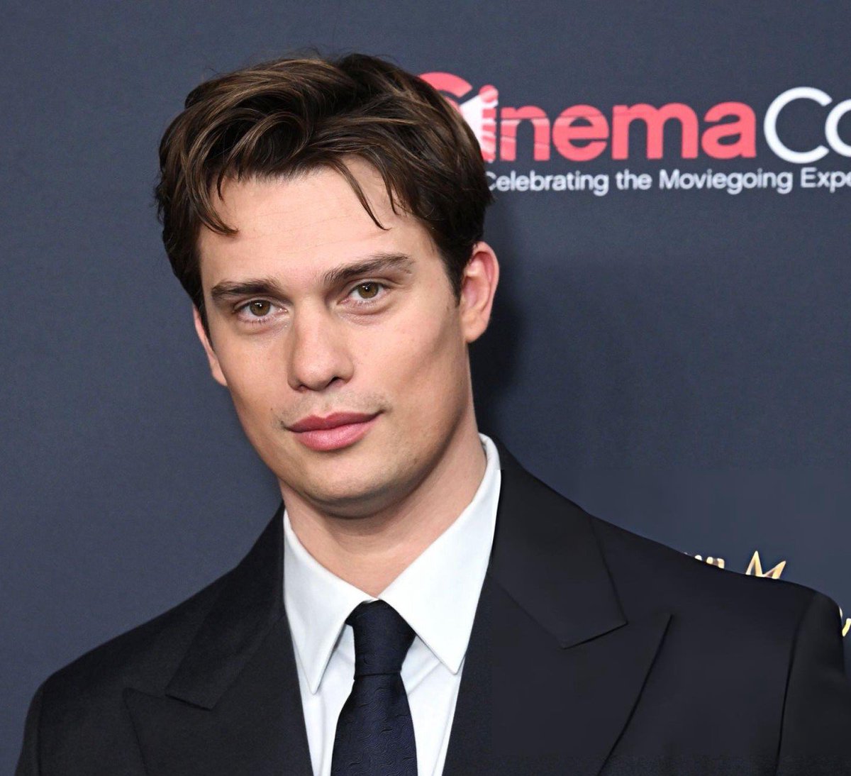 biggbadvampire's tweet photo. i would like to entertain you for a night mr. galitzine https://t.co/xNTpr2p5db