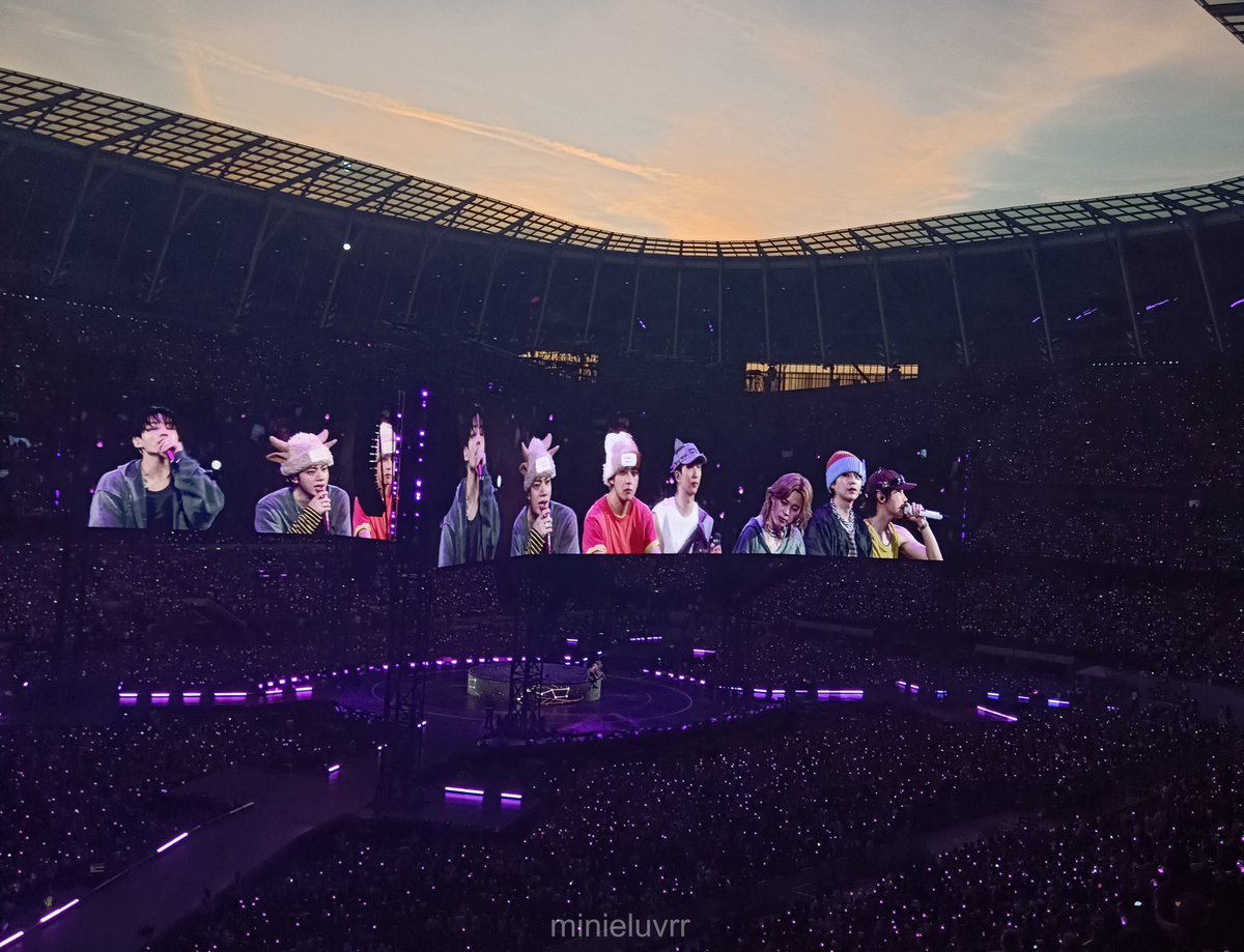 minieluvrr's tweet photo. since the next concert is tomorrow, mini thread of some videos i took at arirang london day 2 <33 

#BTS_WORLDTOUR_ARIRANG #BTS_WORLDTOUR_ARIRANG_LONDON #BTS_ARIRANG_LONDON https://t.co/YSH6i7175m