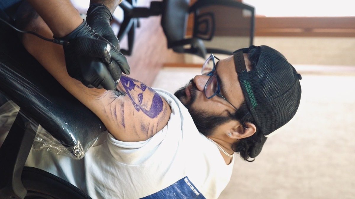 KL_FLICK's tweet photo. Been a long time since I showed off my KL Rahul tattoo. @klrahul
Guess it’s time to remind everyone whose name is inked for life. 🐐
#klrahul #klrahulforever #tatto https://t.co/7ZQ5VVzcnm