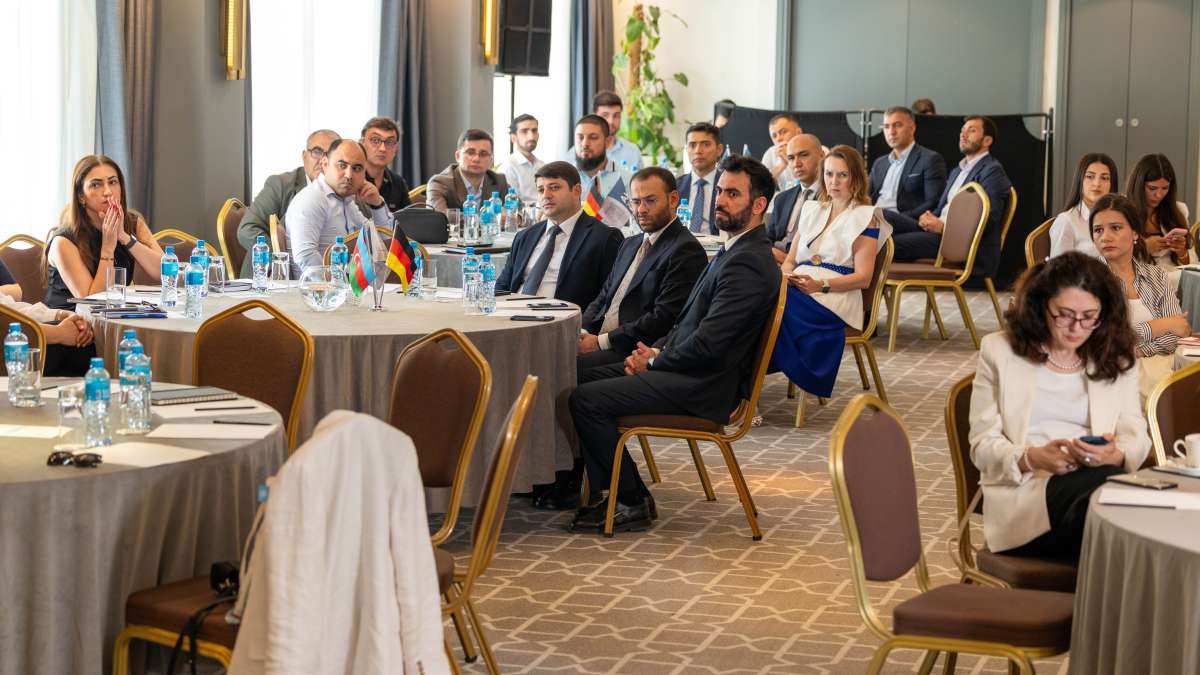 AzGomruk's tweet photo. Biznes subyektləri ilə görüş keçirilib

Ətraflı: https://t.co/tXSuAJe6an https://t.co/d994RtNpsB