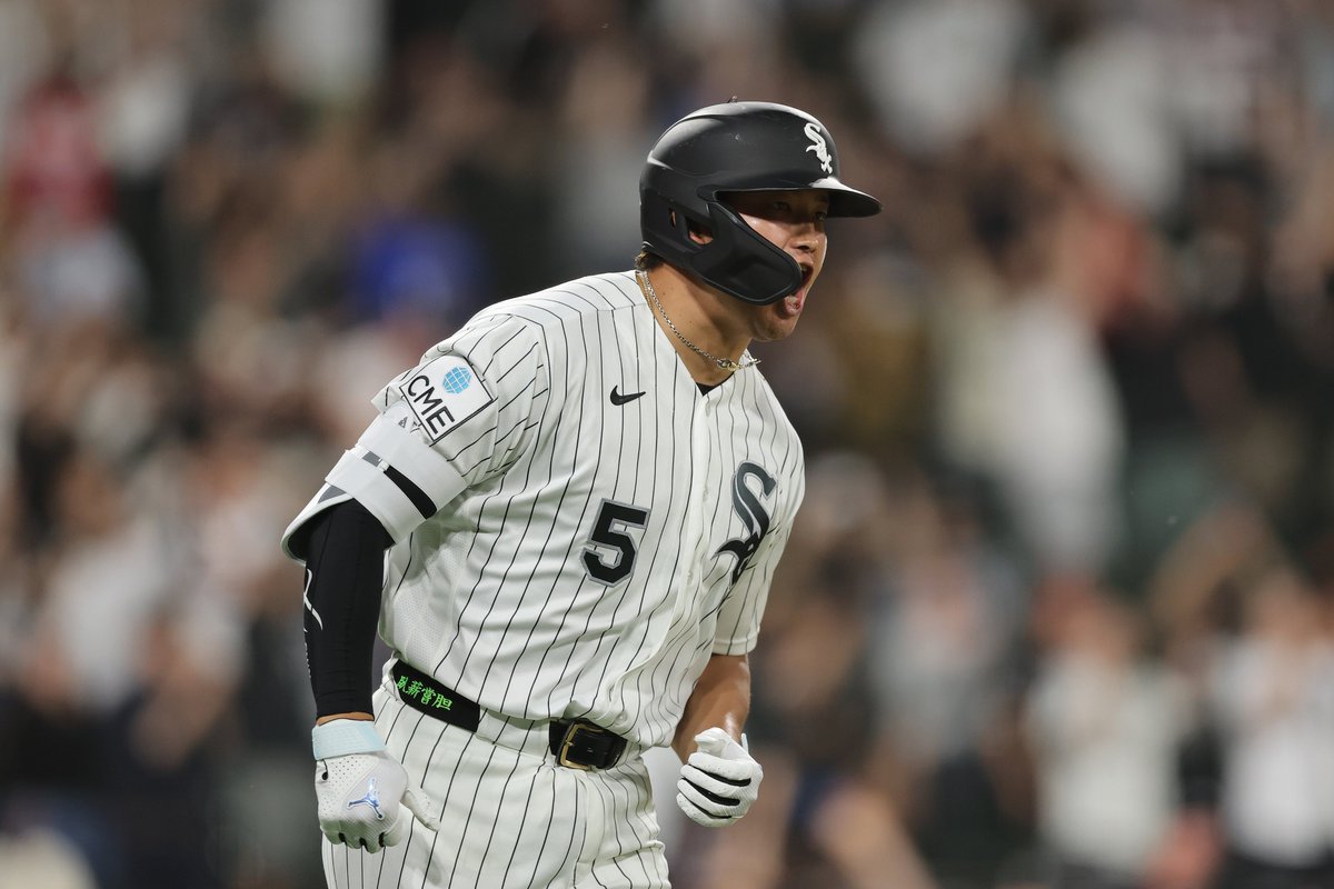 DKSports's tweet photo. Munetaka Murakami is expected to make his return for the White Sox Friday night against the Athletics 🙌

Murakami is still tied for the 15th most home runs in MLB with 20 despite missing the last 35 games 😳 https://t.co/FoyFJgG17A