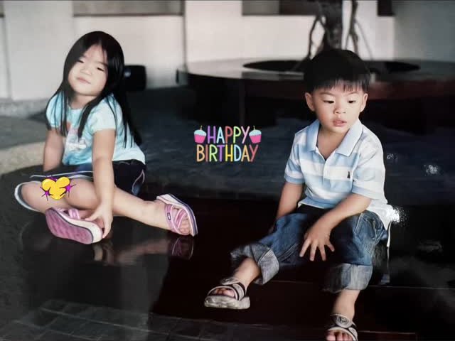 TEAMMARCKRIS's tweet photo. 📢🔔

SOCIAL UPDATE 
[On IG story @ akanchanatip]

Happy Birthday #MinaMatina 💙

#️⃣#️⃣#️⃣
#MARCKRIS 
#BUSbecauseofyouishine https://t.co/iK9C1kJRm0