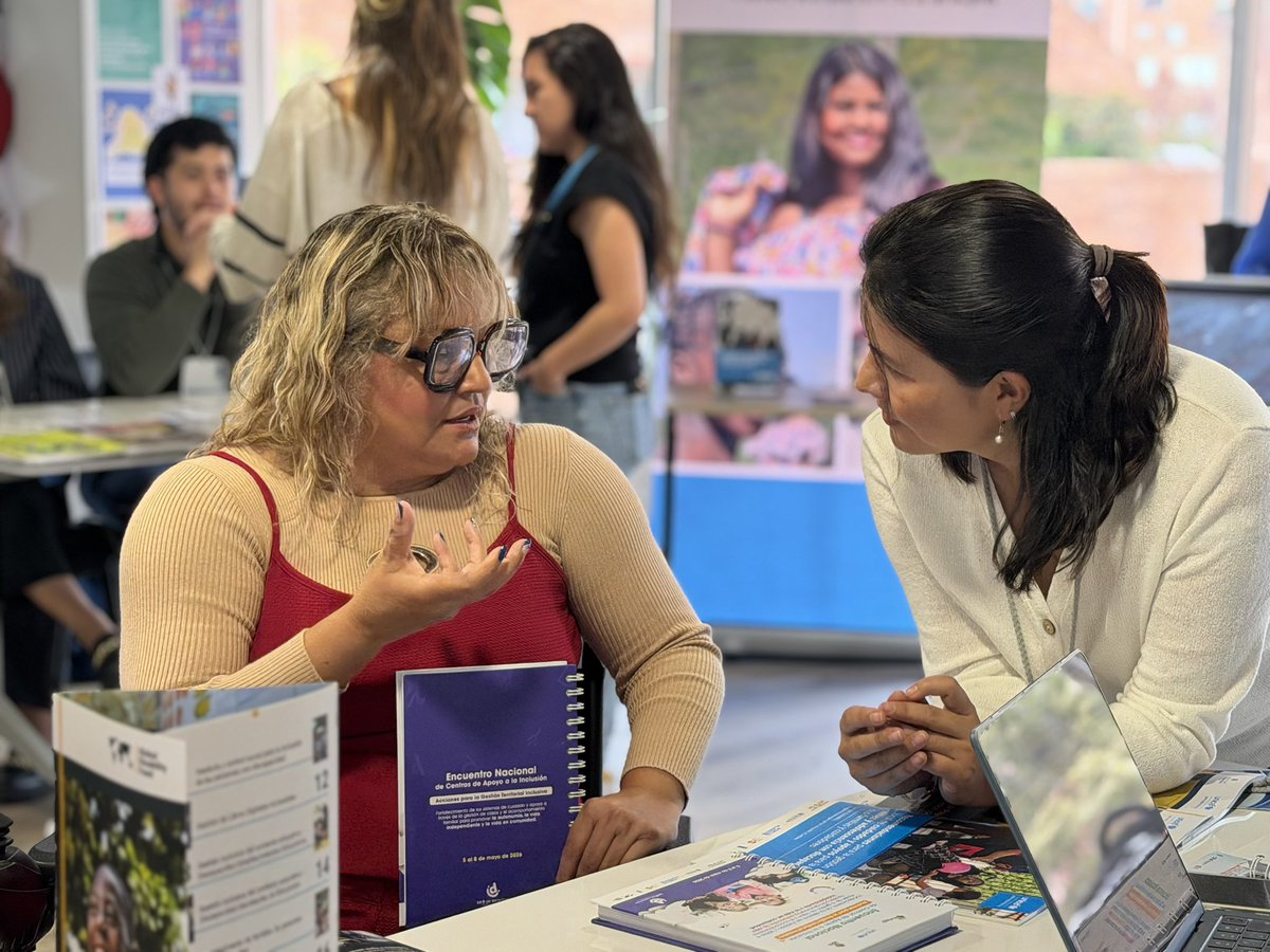 UNICEFColombia's tweet photo. @UNICEFColombia logró incluir, por primera vez, a niñas y adolescentes cuidadoras como sujetos de protección en el Sistema Nacional de Cuidado de Colombia 🇨🇴 Además, capacitó a +200 profesionales del ICBF para expandir este modelo. https://t.co/zux0IvPgOR