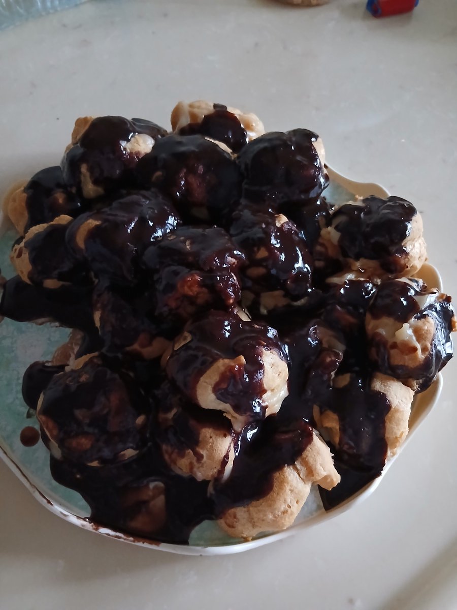 sticlendik's tweet photo. XL profiterol https://t.co/LiMcxMQgA0