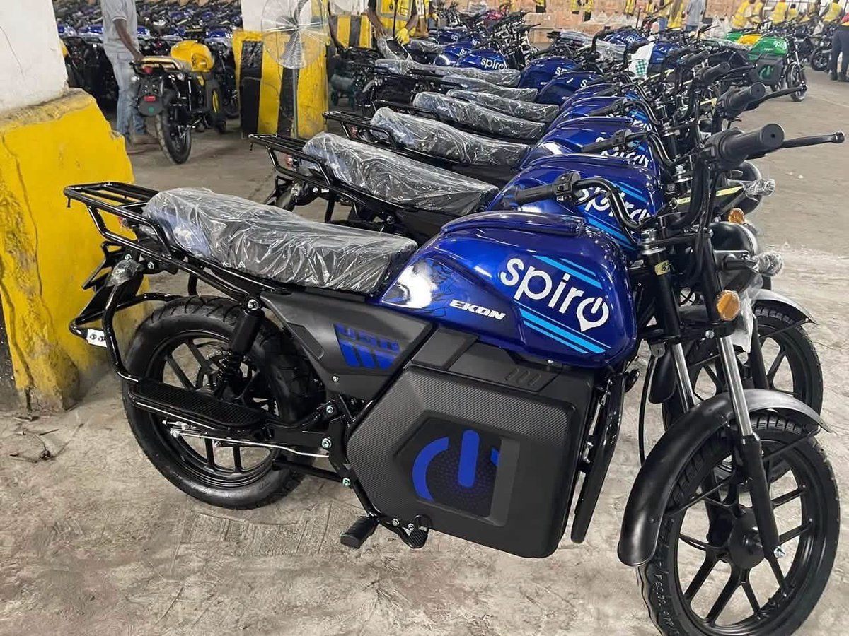 237mood_'s tweet photo. #Buzz
La marque SPIRO portée par les superstars Davido 🇳🇬 et Didi B 🇨🇮, débarque au Cameroun 🇨🇲🏍️‼️ 

Leader africain des motos électriques, Spiro s’est déjà imposé en Afrique de l’Est grâce à ses solutions de mobilité innovantes.
1/2 https://t.co/EtuYi3zFe3