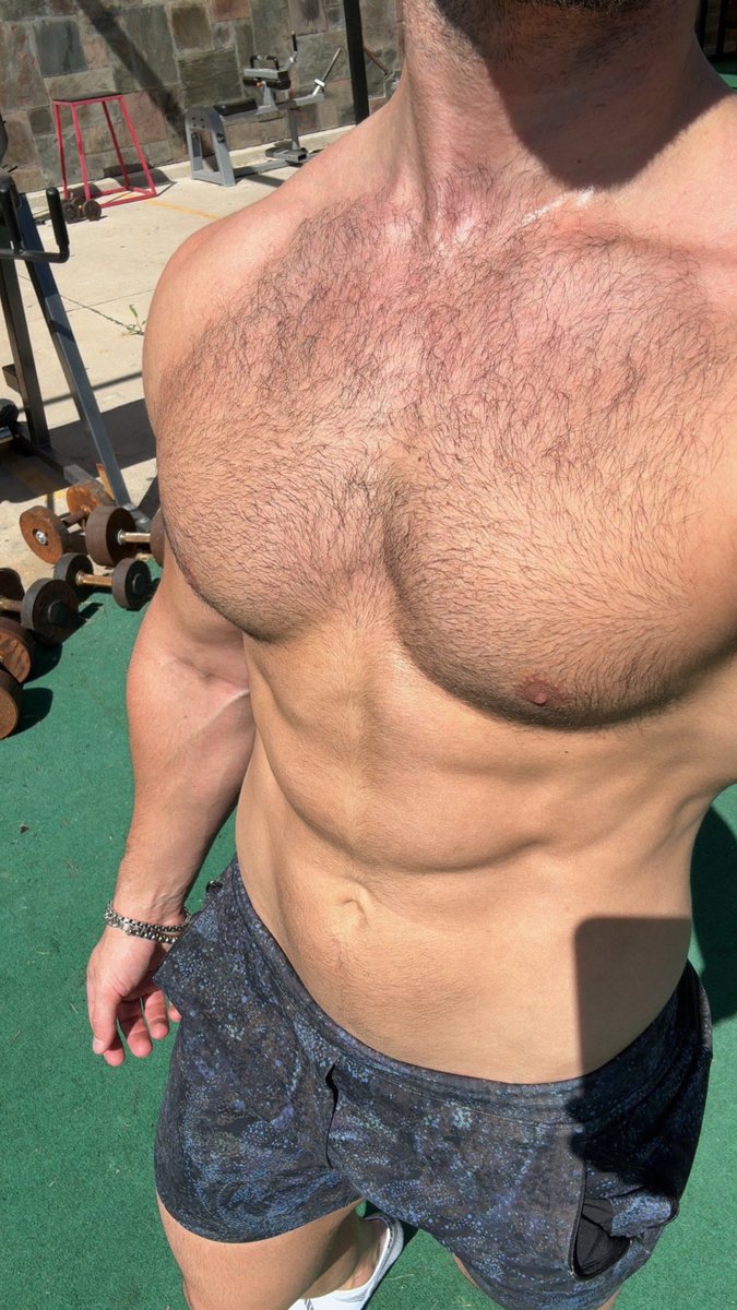 legdaydaddyy's tweet photo. Get your sunlight https://t.co/BK3sAD0lDE