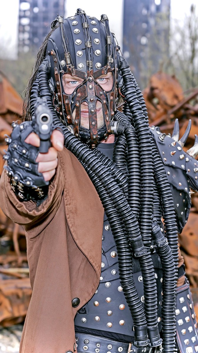 stinkycubert's tweet photo. Do you remember the (canceled) live-action Fallout movie from 2005? Only a few stills remain like this costume test with James McAvoy 😱 #falloutfriday ☢️ https://t.co/FtwLnE50nE