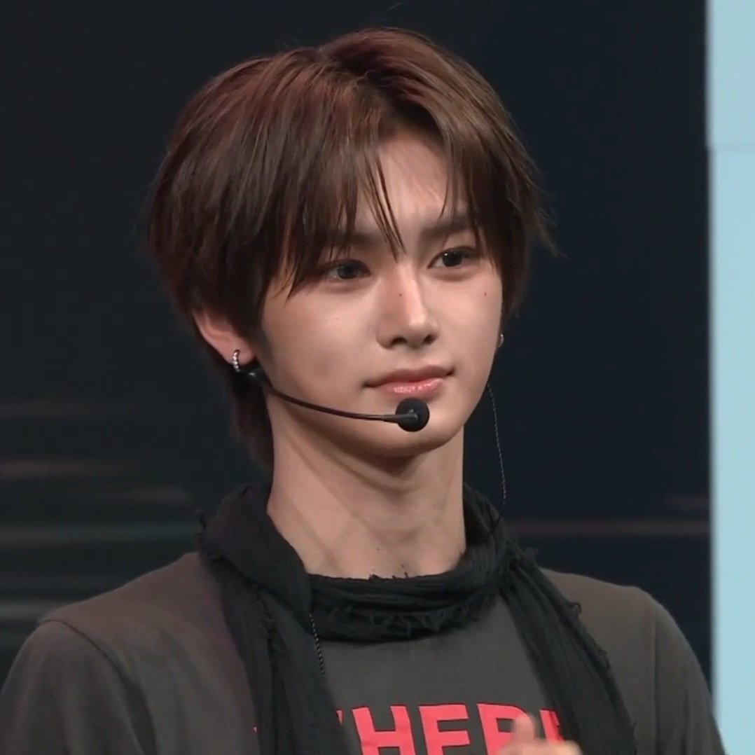 anxinmeow's tweet photo. i seriously love the moles on his face https://t.co/P15yDW4QcH