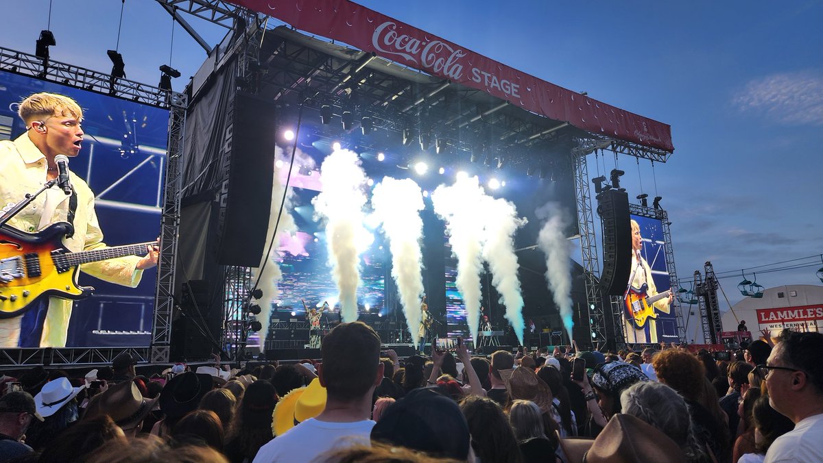 LandinChambers's tweet photo. Hell of a show at the @calgarystampede last night @mothermother. Great message to the crowd to keep their head up in tough times! https://t.co/r0o26QRztq