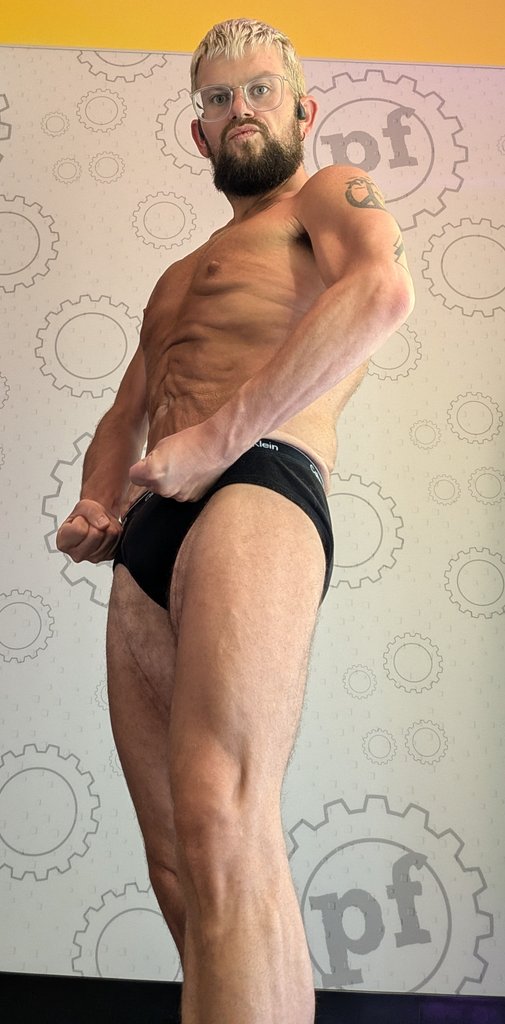 byesies_'s tweet photo. i hate working out 😪 https://t.co/Mu3EGpg92w