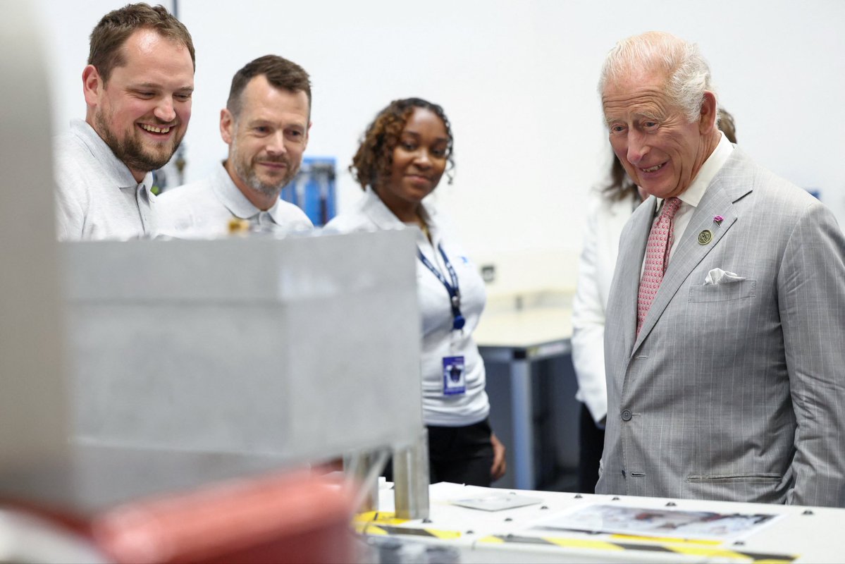 RoyalFamily's tweet photo. 🧑🚀🪐 The King has visited Harwell Campus and opened the new UK Space and Defence Gateway.
His Majesty toured the world class facilities and equipment at RAL Space, the UK’s National Space Laboratory, before viewing a showcase of space technology.
The King launched the new Gateway at Harwell, which will be a dedicated hub for national and global collaboration that will shape tomorrow’s space and defence economy.
During the visit, the @TheSMI announced a partnership with @HarwellCampus to align with the principles of the Astra Carta. The partnership will bring together leaders from across the space ecosystem to accelerate collaboration, innovation, and investment in support of a more sustainable space economy.