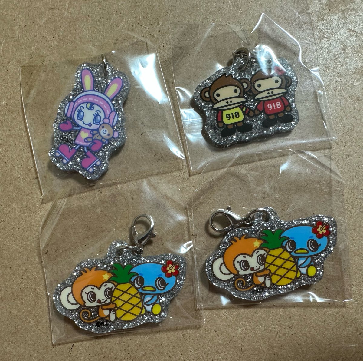 _momoand_'s tweet photo. ナルミヤキャラクターズ ナルミヤハッピーパーク カプセルトイ ガチャグリッターアクリルチャーム 交換

【譲】ブルークロス デイジーラバーズ メゾピアノ ベリエ(1枚目)

【求】デビリー&amp;ブルーベリエ＞ナカムラくん ハナちゃん(2枚目)

ベリエは条件良い方優先
郵送にて交換希望

#ナルミヤ交換 https://t.co/uArFxsZvoq