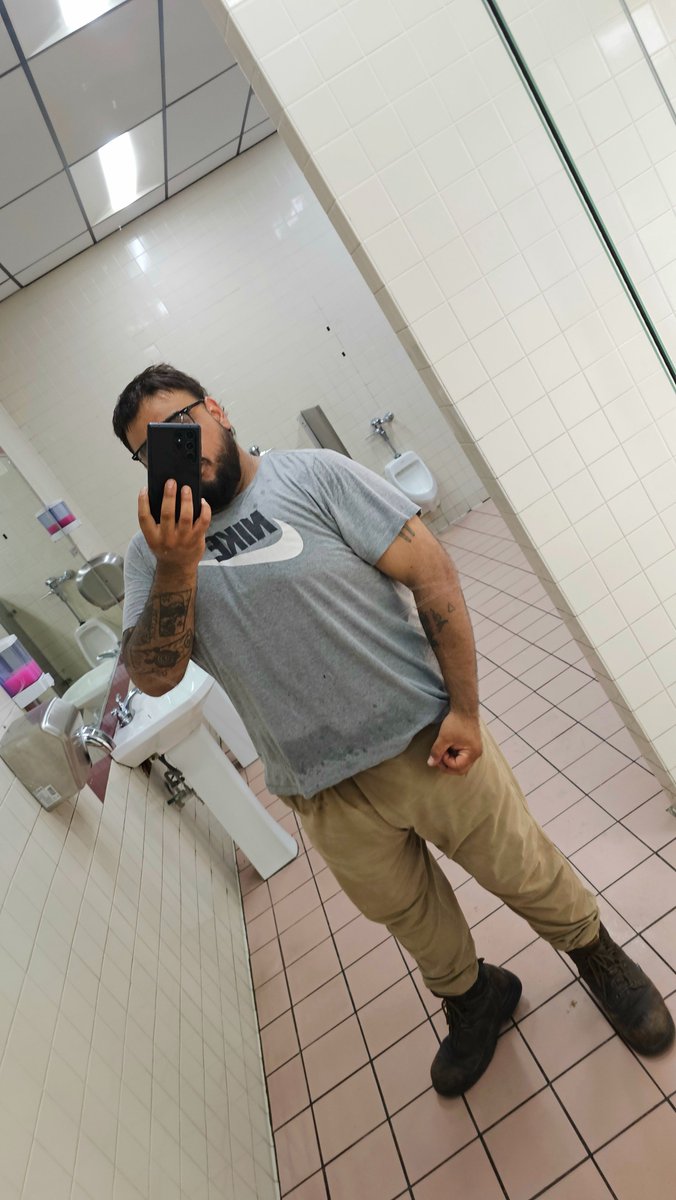 Traffic_MC's tweet photo. Truck stop bathroom looking like set of Saw 1 https://t.co/03kKDZ0Trg