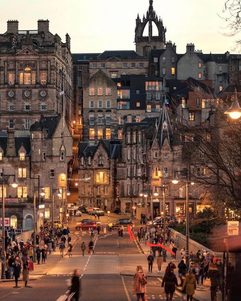 earthwhisperss's tweet photo. Nights hit different in Edinburg https://t.co/lqLjcId5As