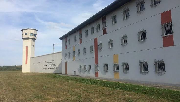 F_Desouche's tweet photo. Prison de haute-sécurité de Condé-sur-Sarthe : l’avocate d’un narcotrafiquant de la Dz Mafia écrouée après avoir été accusée de lui avoir servi d’intermédiaire avec l’extérieur https://t.co/kfobFQdX26 https://t.co/0tPAJtRyqn