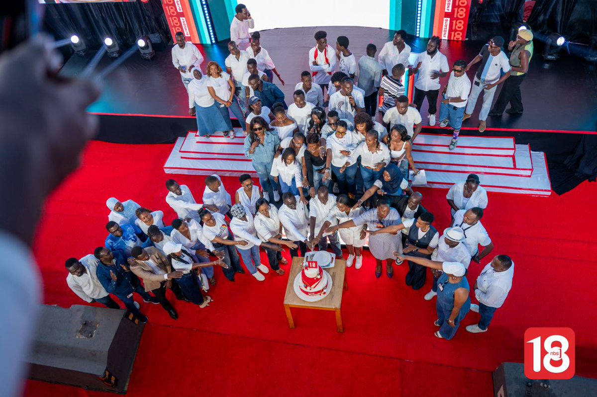 Fireliglntfi's tweet photo. One team. One cake. 18 years of greatness. 🎂💛

Here’s to celebrating every milestone together with Tasty Goldy! 

#NBSat18 #NBSUpdates https://t.co/azrCMZmQxs