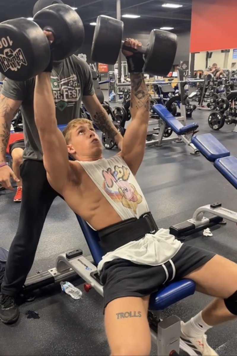williamb1ack's tweet photo. No revenge, i shoulder press 100s https://t.co/iDPYtM1FBS