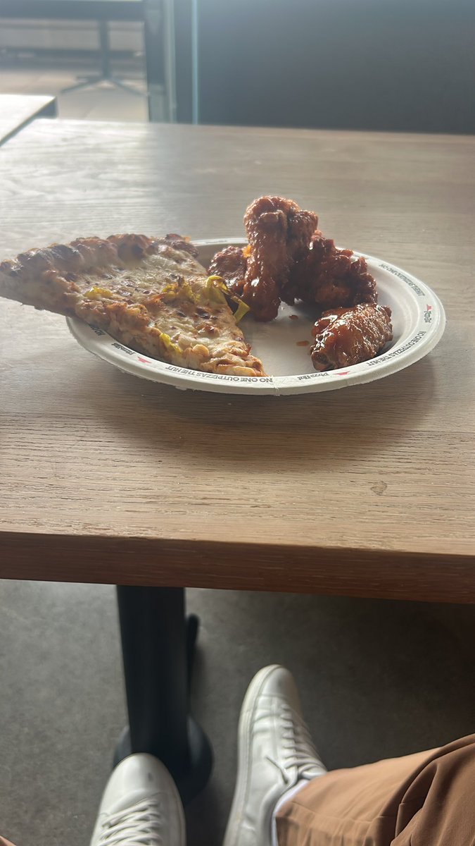 GilbertFinkle's tweet photo. Happy Friday folks! Catered lunch in the office today. Let me know
-Finkle https://t.co/tx95s64PNE