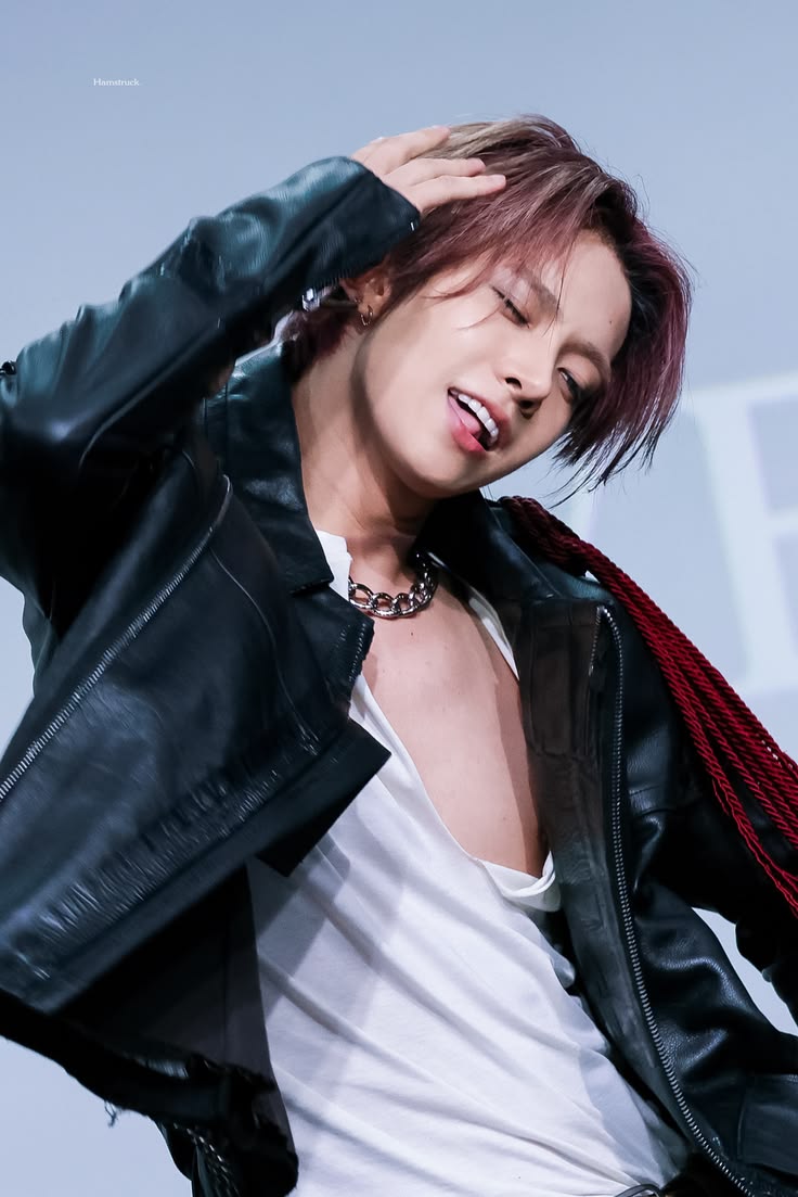 aiven_291's tweet photo. Post the first Picture of your bias from your Pinterest and pass the wave ✨ 

#BeliftRespectENHYPEN
#BoycottHYBEandBELIFTLAB

@Wonnela_Latte  @itz_royyyy @ArrwaT48029 
@DAISYENHA7 @jjongnoxx https://t.co/5kBIdW3Sbm