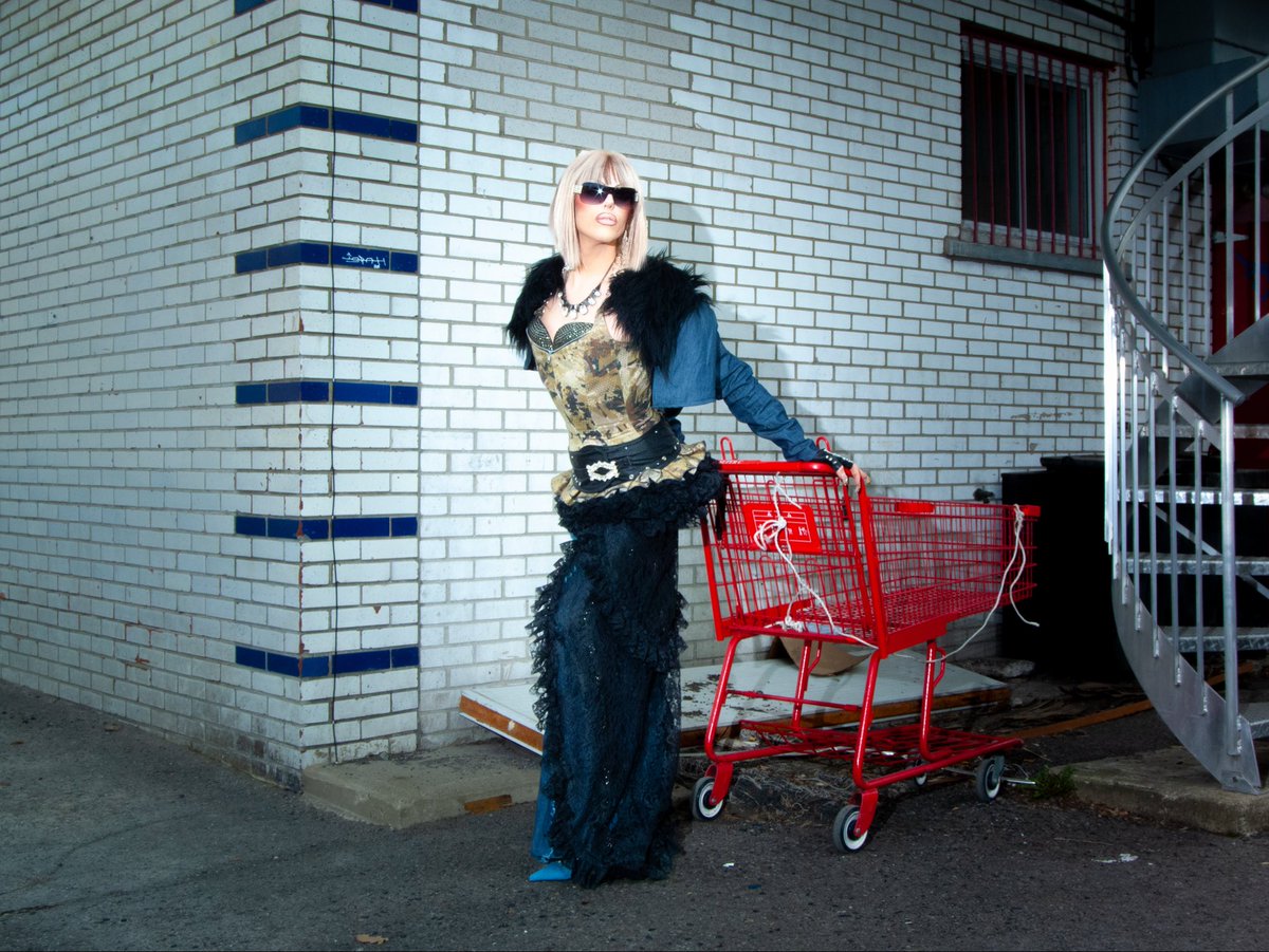 sami_landri's tweet photo. MES PRONOMS?? ALL / STAR 🌟

My #canadasdragraceallstars entrance lewk!! 

Look by Tara Nova
Wig by Velma Jones 
Nails by studio marinade 
Pics by Erv

IT’S GONNA BE A FUN SEASON😻😻

#acadie https://t.co/Y44J3SHheK