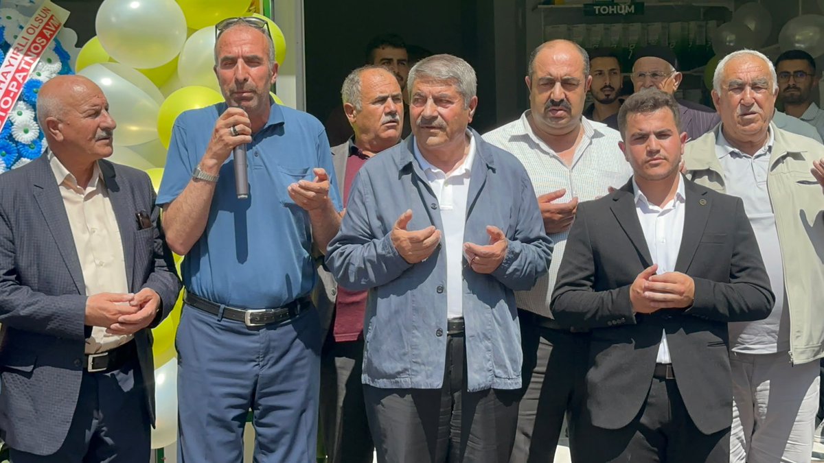 Abdulhalik_Tskn's tweet photo. Bugün ilçemize değer katacak önemli bir işletmenin daha açılışını gerçekleştirdik.

Ziraat Mühendisi Ahmet Baran tarafından hayata geçirilen Tarım İlaçları ve Tarımsal Danışmanlık Bürosu’nun ilçemize hayırlı olmasını diliyorum.

Üreticilerimize bilgi ve destek sunacak bu yatırımın tarımımıza bereket, çiftçilerimize ise bol ve bereketli kazançlar getirmesini temenni ediyor; Ahmet kardeşime bereketli kazançlar diliyorum.