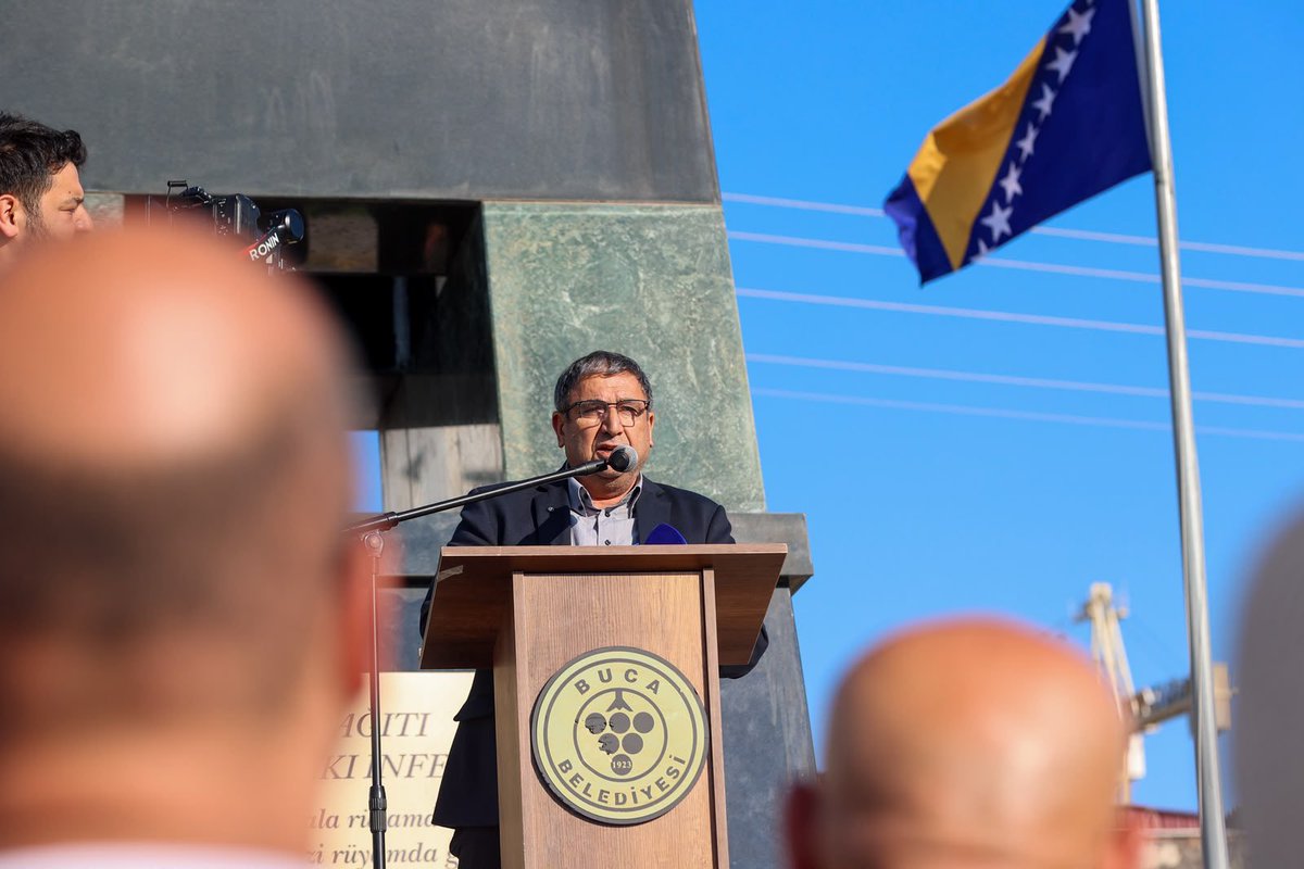 huseyinbenzer35's tweet photo. İnsanlık tarihinin en karanlık dönemlerinden biri olan Srebrenitsa’nın kurbanlarını anmak üzere bir araya geldik. Yıllar önce Avrupa’nın kalbinde yaşanan bu trajedide yitirdiğimiz masumları rahmetle andık. Srebrenitsa’yı unutmadık, acısını yüreğimizde taşımaya devam edeceğiz. https://t.co/tNcCSWeD8z