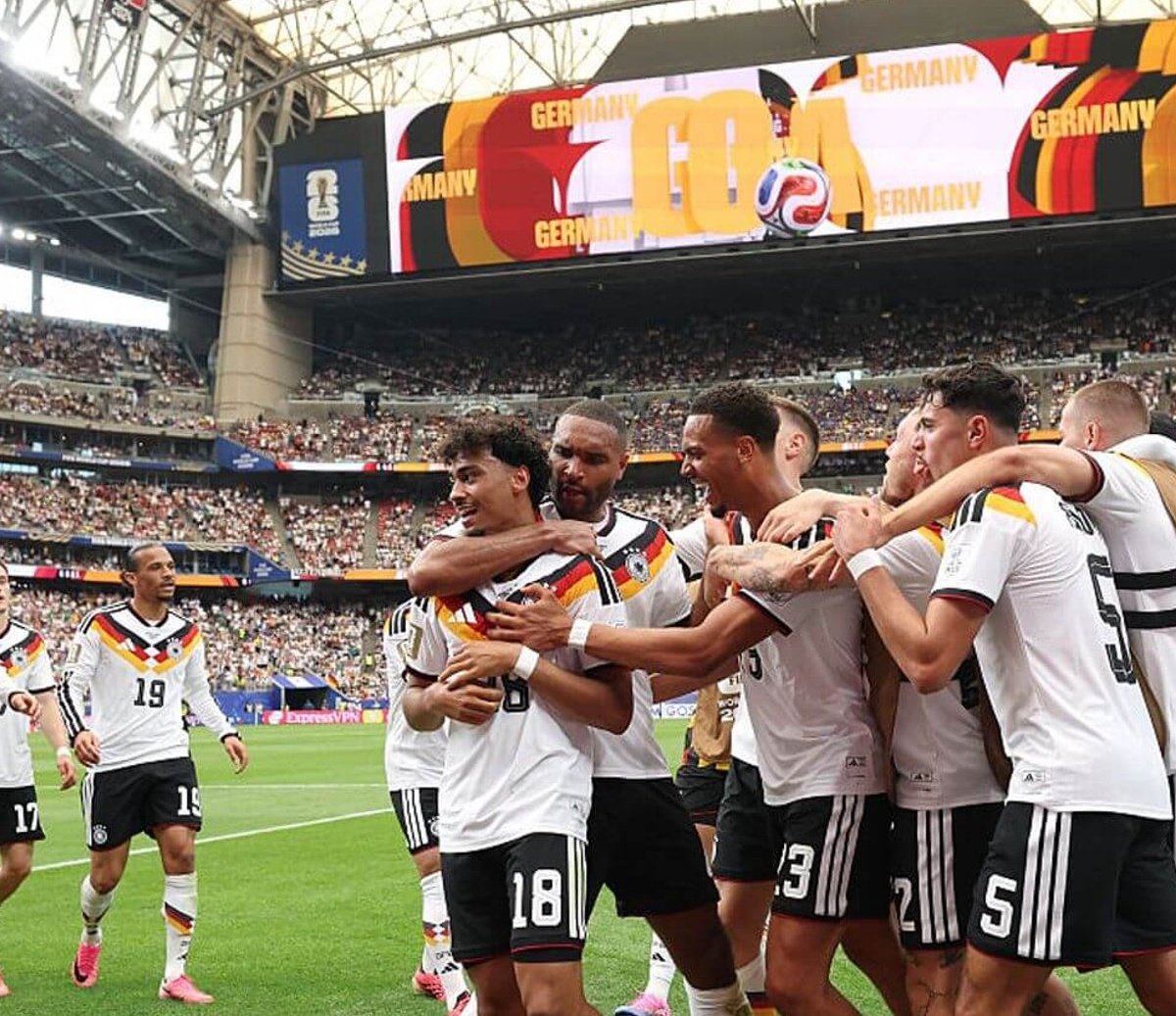Metric_Wire1's tweet photo. ⚽ Biggest Winning Margins in FIFA World Cup History:

• 1982 ➜ 🇭🇺 Hungary 10–1 🇸🇻 El Salvador (+9)
• 1954 ➜ 🇭🇺 Hungary 9–0 🇰🇷 South Korea (+9)
• 1974 ➜ Yugoslavia 9–0 🇨🇩 Zaire (+9)
• 1938 ➜ 🇸🇪 Sweden 8–0 🇨🇺 Cuba (+8)
• 1950 ➜ 🇺🇾 Uruguay 8–0 🇧🇴 Bolivia (+8)
• 2002 ➜ 🇩🇪 Germany 8–0 🇸🇦 Saudi Arabia (+8)
• 1954 ➜ 🇺🇾 Uruguay 7–0  🏴󠁧󠁢󠁳󠁣󠁴󠁿 Scotland (+7)
• 1954 ➜ 🇹🇷 Türkiye 7–0 🇰🇷 South Korea (+7)
• 1974 ➜ 🇵🇱 Poland 7–0 🇭🇹 Haiti (+7)
• 2010 ➜ 🇵🇹 Portugal 7–0 🇰🇵 North Korea (+7)
• 2014 ➜ 🇩🇪 Germany 7–1 🇧🇷 Brazil (+6)
• 2026➜ 🇩🇪 Germany 7–1 🇨🇼 Curaçao (+6)

Source: FIFA