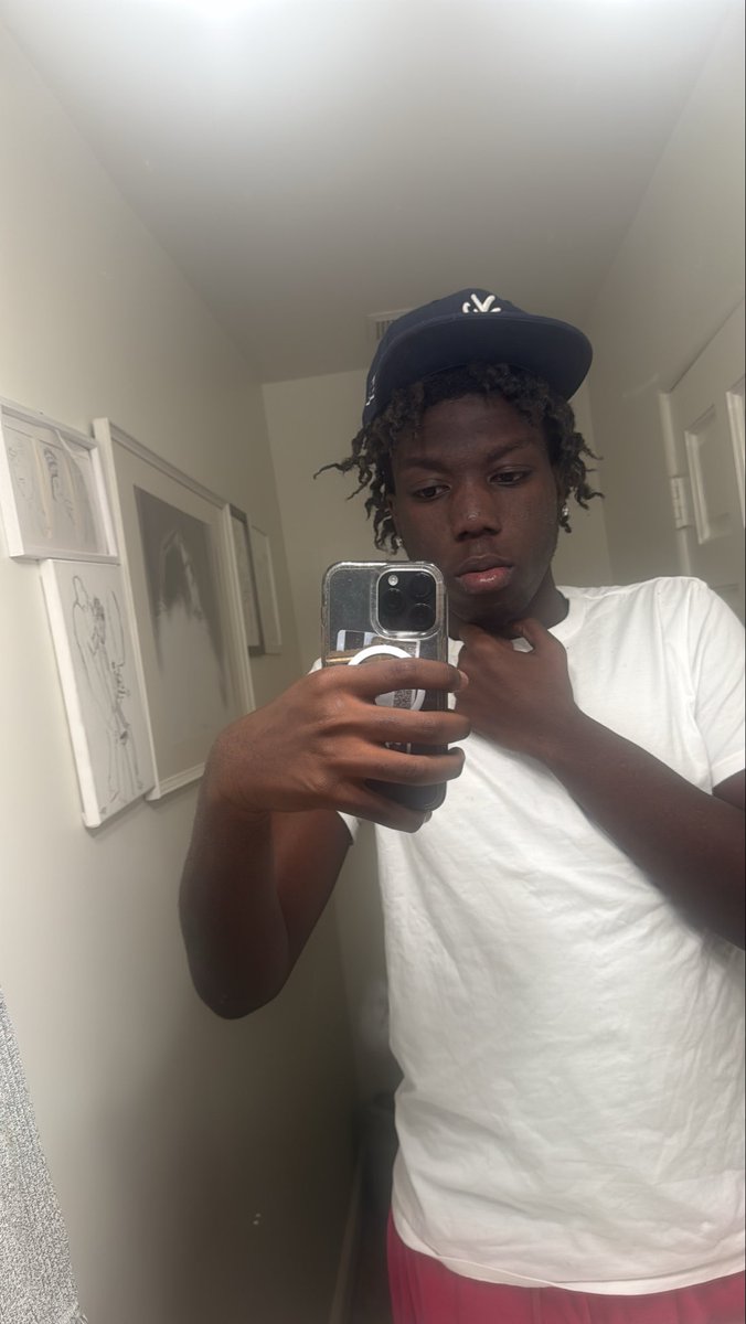 maddy1460341's tweet photo. wyd if me and my gang pull up https://t.co/oI4qYNM6Em