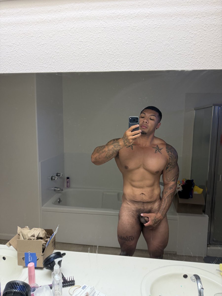 jxrdvnm's tweet photo. The front the back and the dick 👀😈. Show love, support and repost repost repost. Might be showing off a little more if i get the love and support https://t.co/2tegD8kRLm https://t.co/geJbR2oOkZ