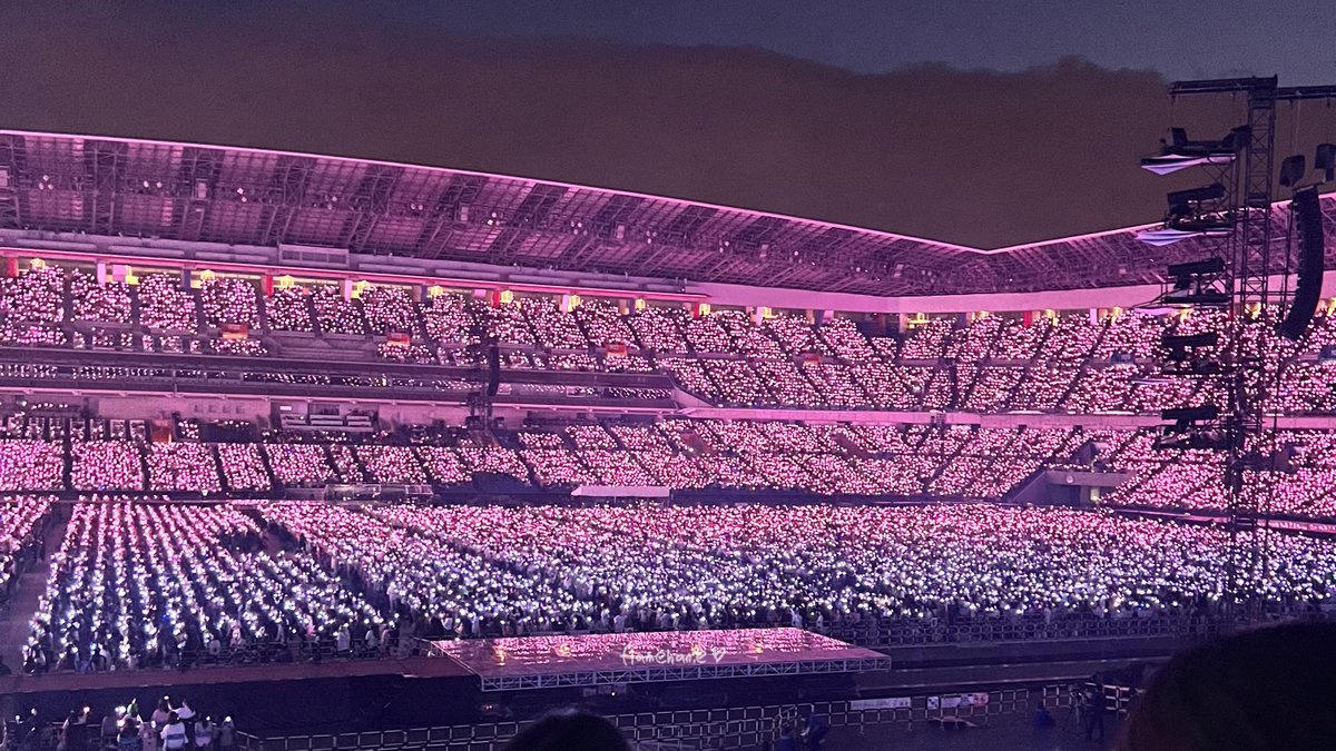 jeonghannisms's tweet photo. when blue meets pink. https://t.co/6PDz788DMu