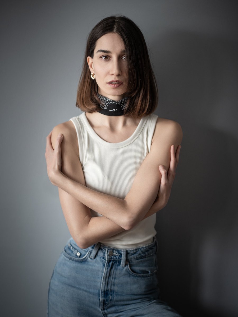adamdpl's tweet photo. Kilka prostych portretów z @vero__st na szarym tle przy świetle z okna
Sony A7IV, Samyang 85mm f/1.4, 1/200s, ISO 200-500.
@vero__st
#portret #sonyalpha #85mm #sesja #fotografia https://t.co/zY2xTQP992