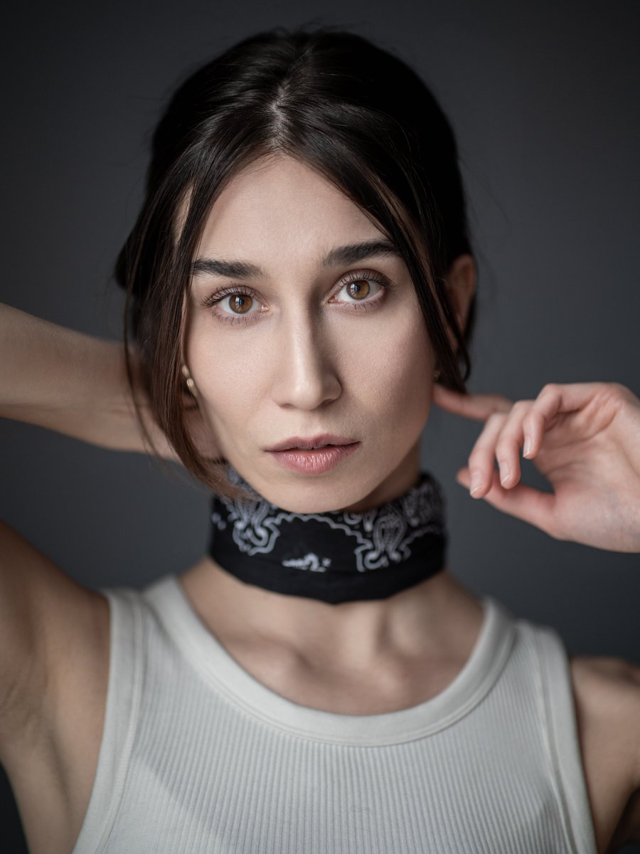 adamdpl's tweet photo. Kilka prostych portretów z @vero__st na szarym tle przy świetle z okna
Sony A7IV, Samyang 85mm f/1.4, 1/200s, ISO 200-500.
@vero__st
#portret #sonyalpha #85mm #sesja #fotografia https://t.co/zY2xTQP992