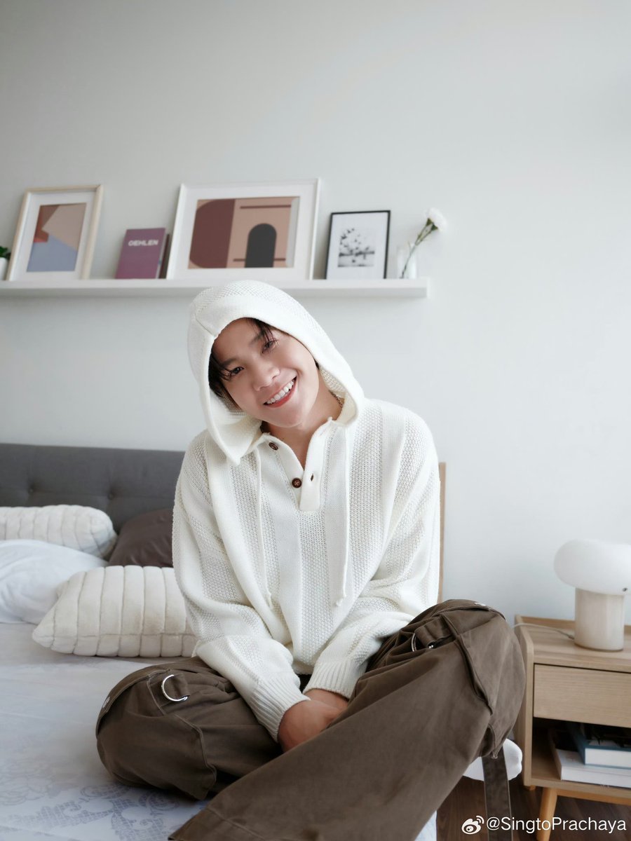 slothsdailyy's tweet photo. พอเห็นว่าสายตาที่มองผ่านเลนส์มาคือคนที่ตัวเองรักก็บ๊อกแบ๊กใส่ทันทีอะเนอะ ยิ้มนี้ สายตานี้ของเธอขาคนเดียวจริง แหมมม่ กุเหม็นความรักว่ะ หลงชหน้องเนี่ย🙄 https://t.co/PlHfrZuccV