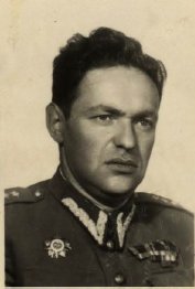 AnitaSchelde's tweet photo. 10 VII 1945 r. NKWD, wspierane przez UB-eckie ścierwa i kolaborantów z "1 Praskiego Pułku Piechoty", dowodzonych przez płk. Maksymiliana Schnepfa, rozpoczęli na Suwalszczyźnie "Mały Katyń" czyli EKSTERMINACJĘ Elity Narodu Polskiego. Zrobi Pani
@DorotaWSch mocne RT ??? #KomunistyczneZbrodnie
https://t.co/uYX0ELCMFj