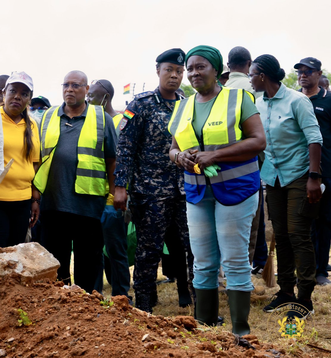 NJOAgyemang's tweet photo. From Nungua Market, I joined staff and officials at Jubilee House as the nationwide clean-up exercise continued, reinforcing the message that environmental responsibility begins with each of us and must be demonstrated wherever we are.

I was encouraged by the enthusiasm and commitment shown by everyone who participated. I took the opportunity to emphasise that maintaining a clean environment should not be a one-time activity but a sustained national habit.

I expressed my appreciation to all those who answered the President’s call and participated in today’s exercise. Let us maintain this spirit of collective responsibility beyond today by keeping our surroundings clean, protecting our drainage systems, and working together to prevent future flooding. A cleaner Ghana requires a sustained commitment from Government, institutions, communities, and every citizen.
